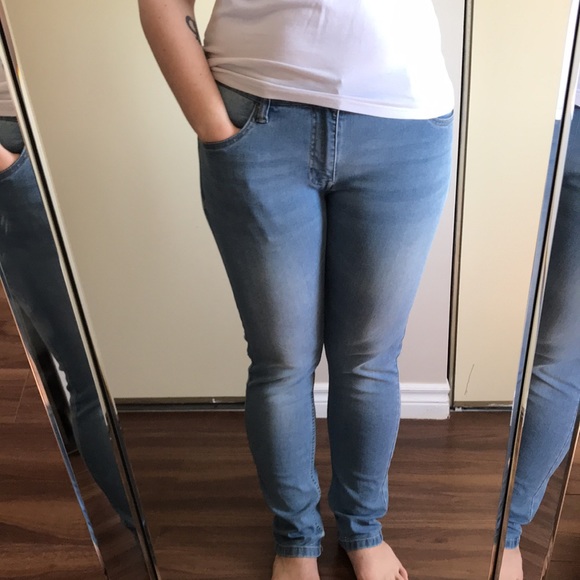 Light wash jeans - Picture 2 of 6